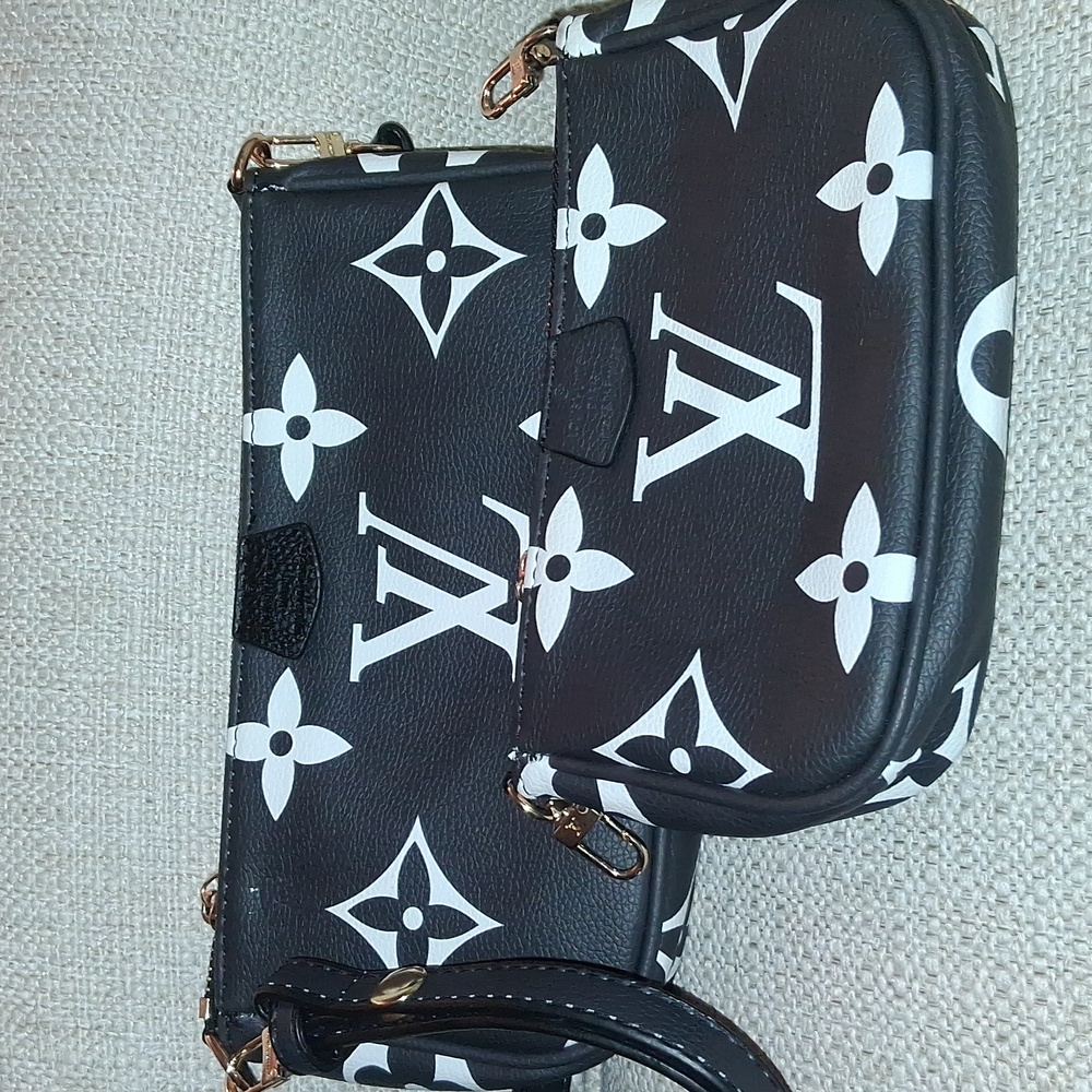 Purse  With Logo. Very Cute   1 DAY SALE Only.   Firm Price , - Picture 7 of 15